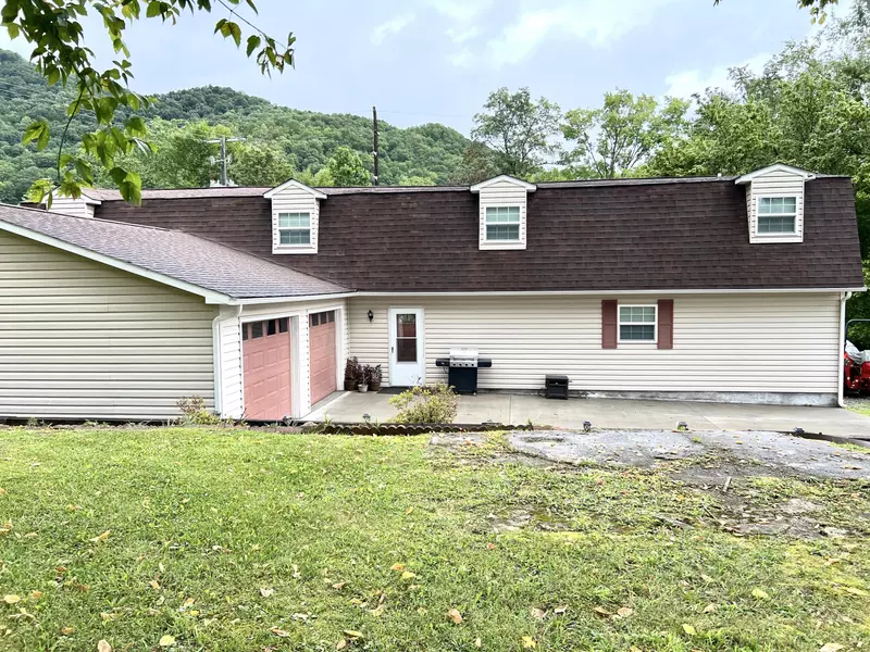 622 6th AVE, Big Stone Gap, VA 24219