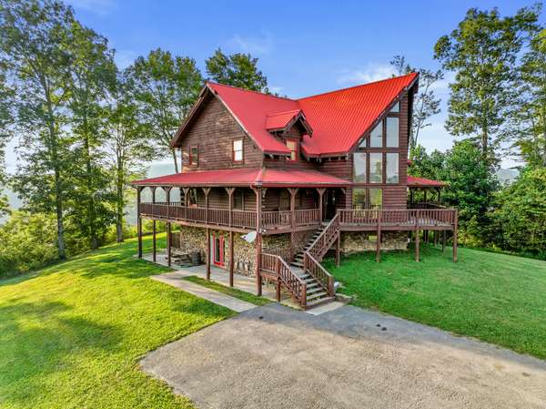 Sneedville, TN 37869,556 Riverbluff DR