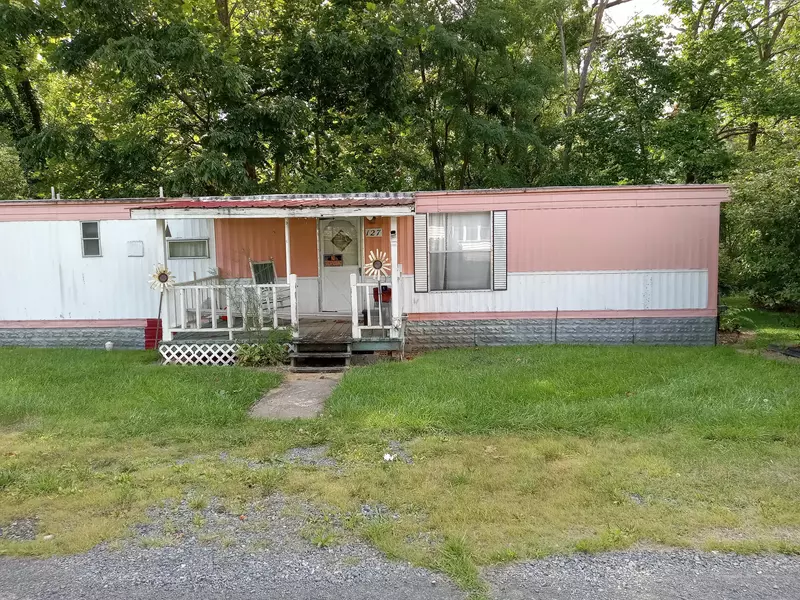 127 Railroad AVE, Damascus, VA 24236