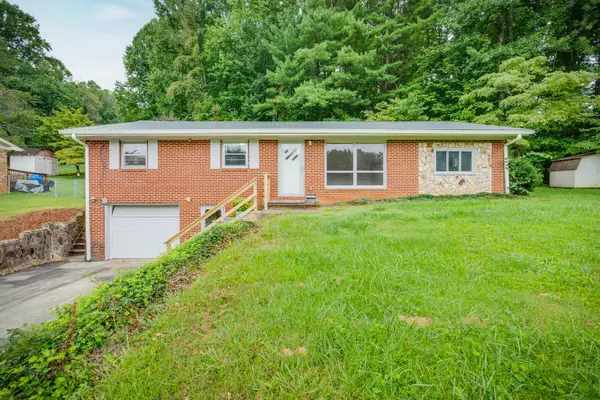 308 Brandonwood DR, Johnson City, TN 37604