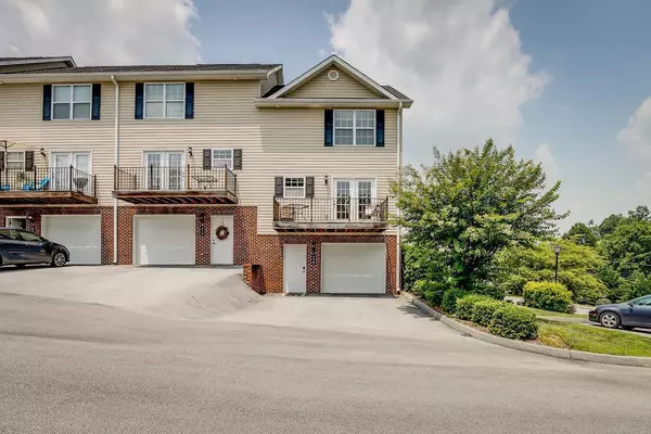 Johnson City, TN 37615,570 Grays Pointe CT