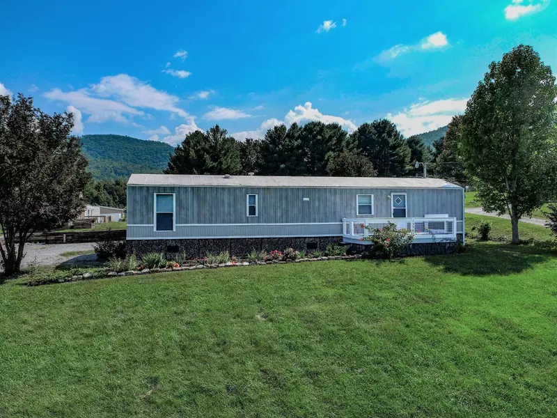 1556 Bullard DR, Newport, TN 37821