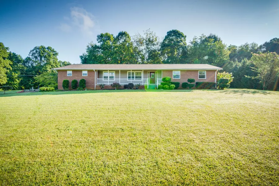 779 Lake Point DR, Piney Flats, TN 37686