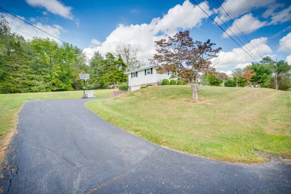 Blountville, TN 37617,424 Suburbia DR