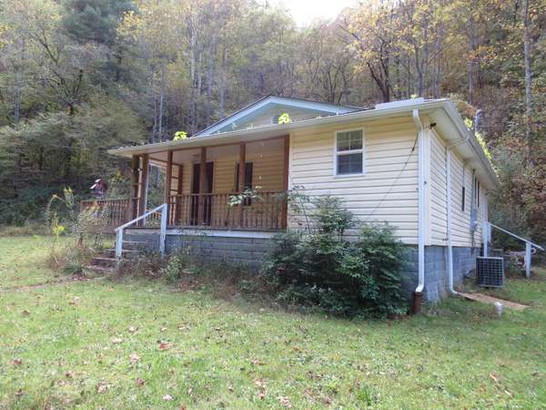 7419 Aily RD,  Dante,  VA 24237