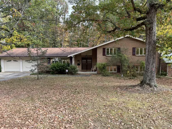 2413 Essex DR, Kingsport, TN 37660