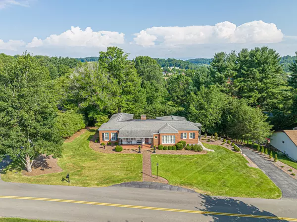 247 Stonewall HTS,  Abingdon,  VA 24210