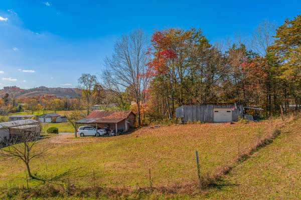 Whitesburg, TN 37891,128 Dogwood LN