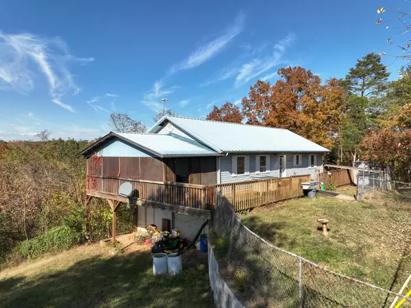 Dandridge, TN 37725,993 Taylor Hill RD
