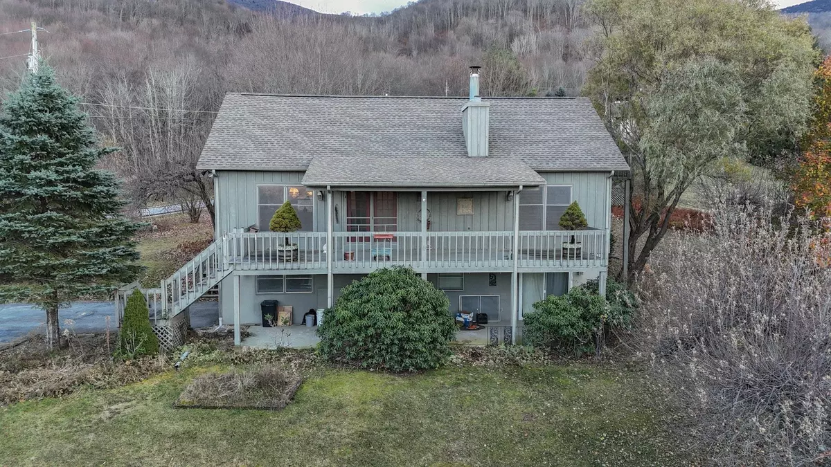 Roan Mountain, TN 37687,105 Orchard Meadows