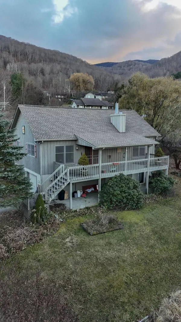 Roan Mountain, TN 37687,105 Orchard Meadows