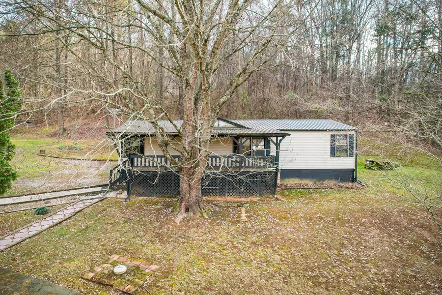 1395 Midway RD, Midway, TN 37809