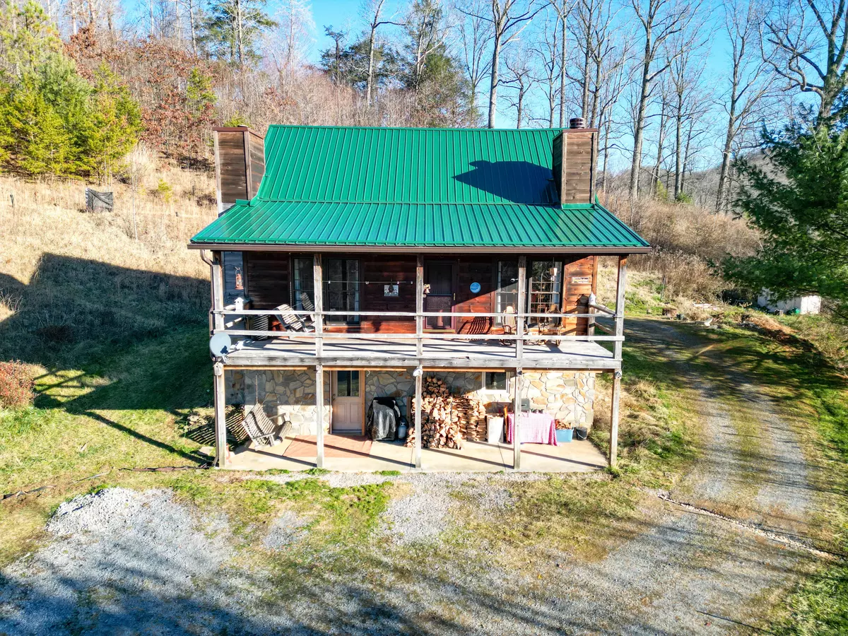 Roan Mountain, TN 37687,120 Bear Cage RD