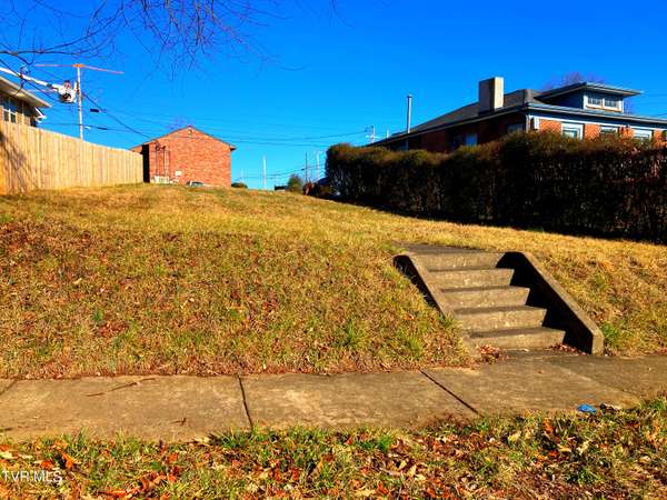 302 Highland AVE, Johnson City, TN 37604