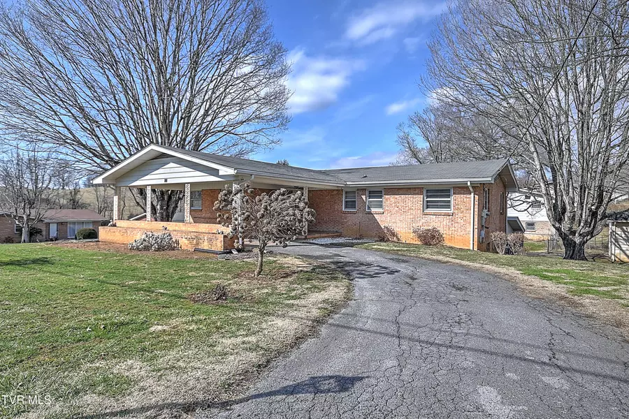 127 Echo LN, Bluff City, TN 37618