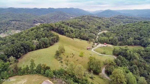 2274 Big Hill RD, Pennington Gap, VA 24277