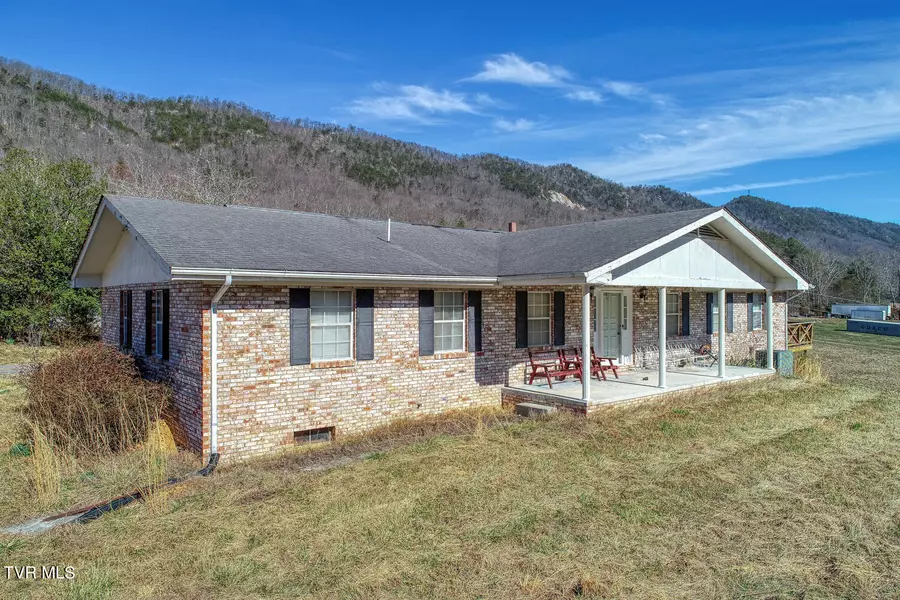 1895 Poor Valley RD, Rogersville, TN 37857