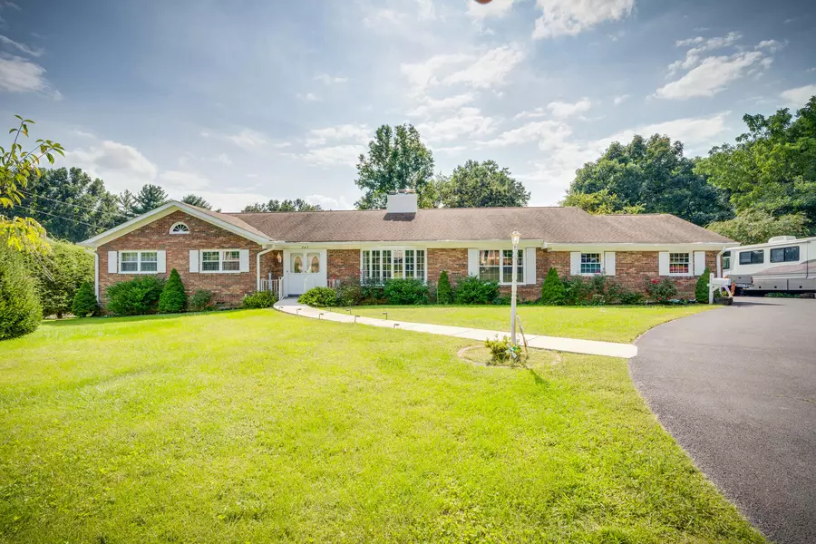 643 Golf Course DR, Elizabethton, TN 37643