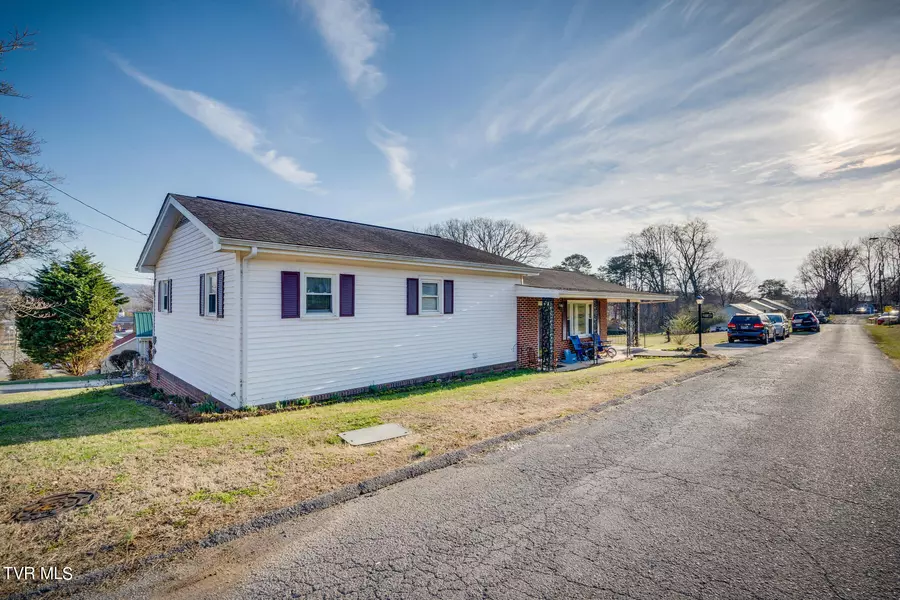 201 Oak ST, Surgoinsville, TN 37873