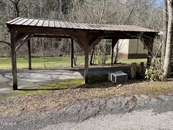 Rogersville, TN 37857,277 Perry Smith LN