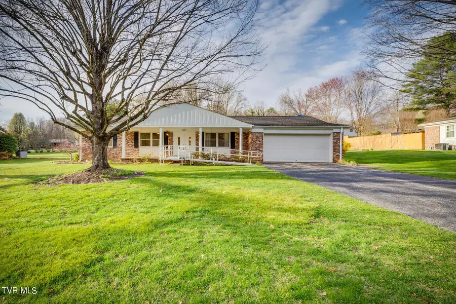 208 Sparkling Brook DR, Bristol, TN 37620