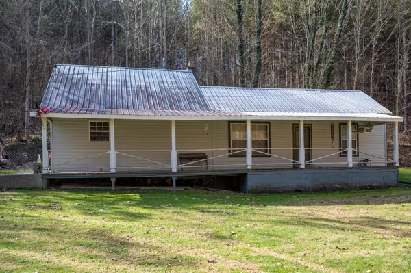 120 Hawknest DR, Pennington Gap, VA 24277