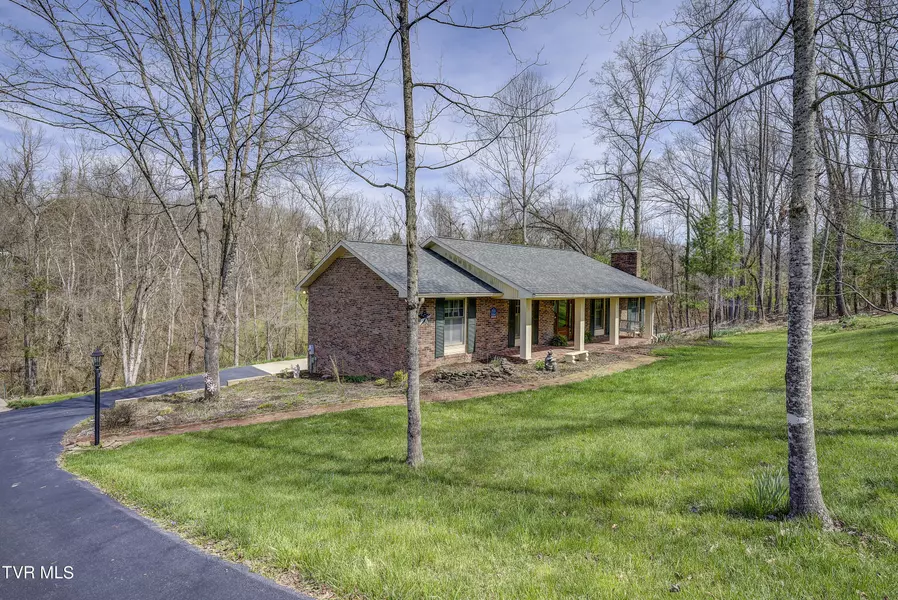 372 Glasgow LN, Blountville, TN 37617