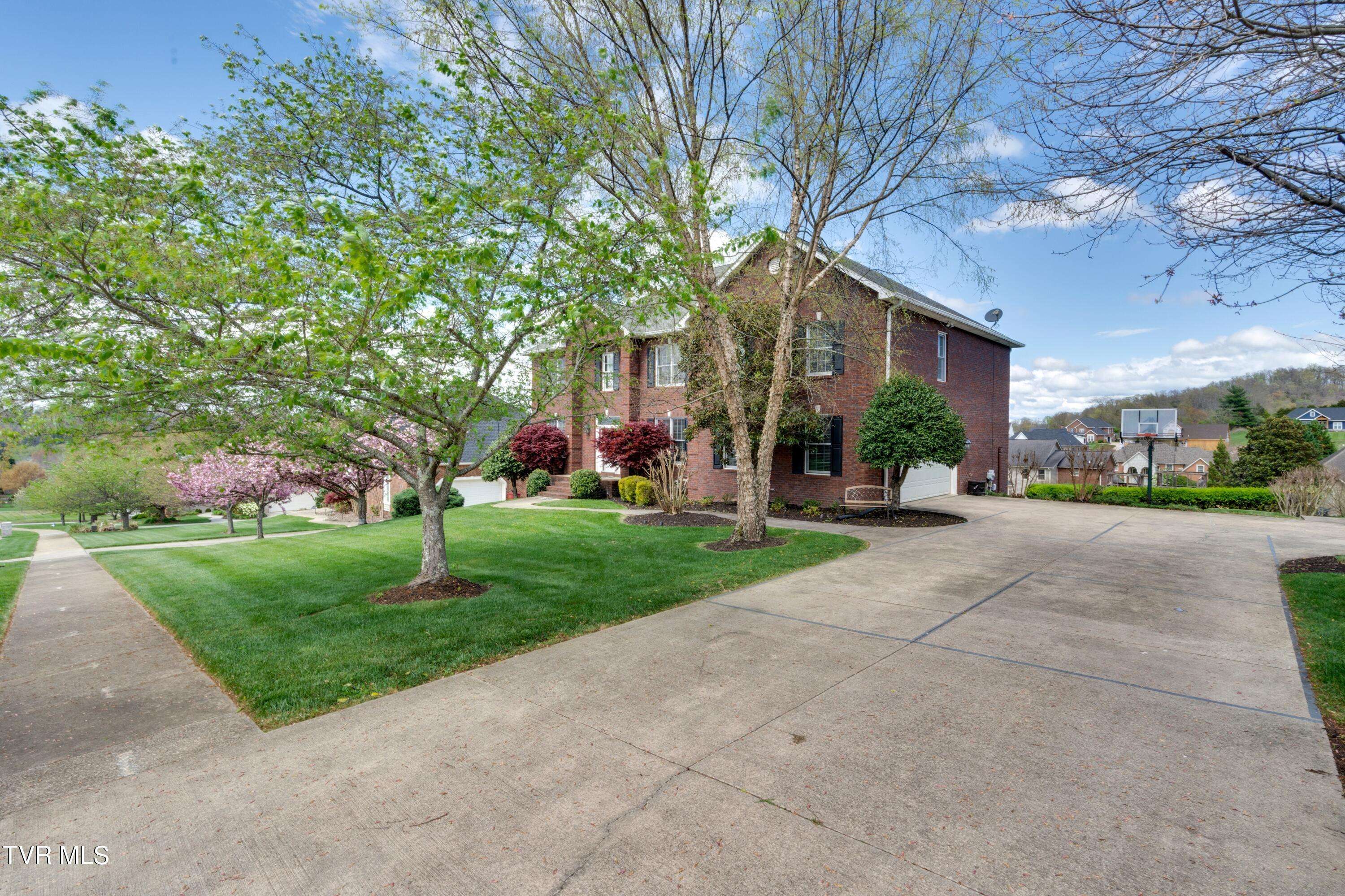 Johnson City, TN 37601,1021 Willows Trace DR