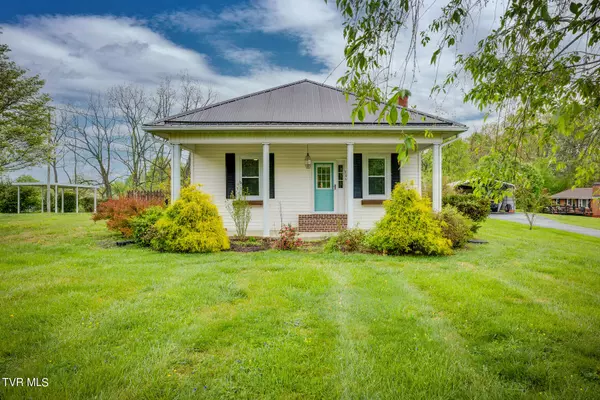 706 Hiwassee Hill DR, Johnson City, TN 37601