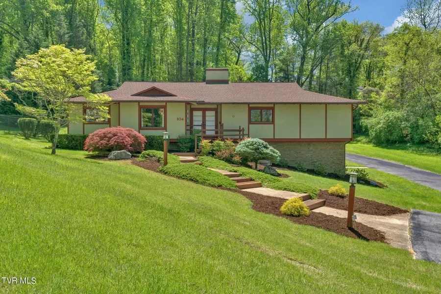 104 Hillside RD, Johnson City, TN 37601