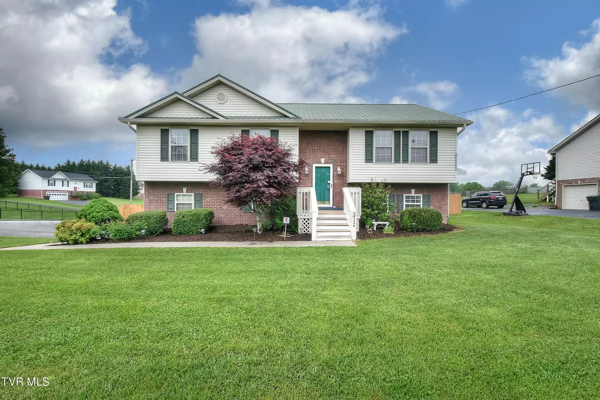 Jonesborough, TN 37659,312 Alfalfa LN