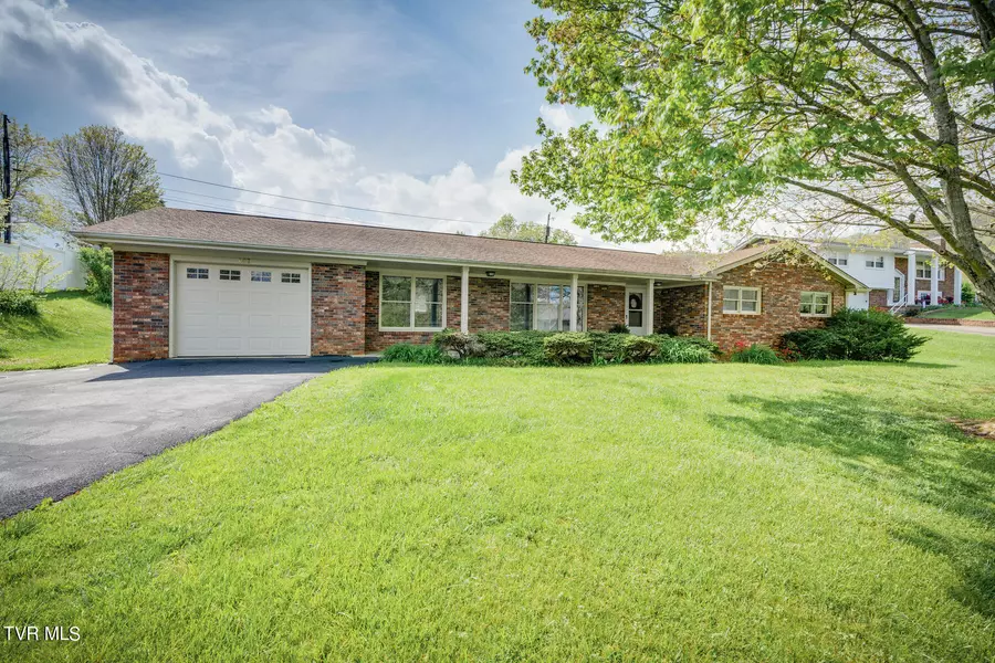 487 Holston TER, Weber City, VA 24290