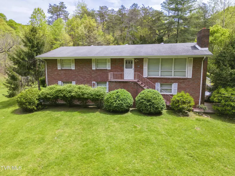 233 Shannon LN, Johnson City, TN 37601