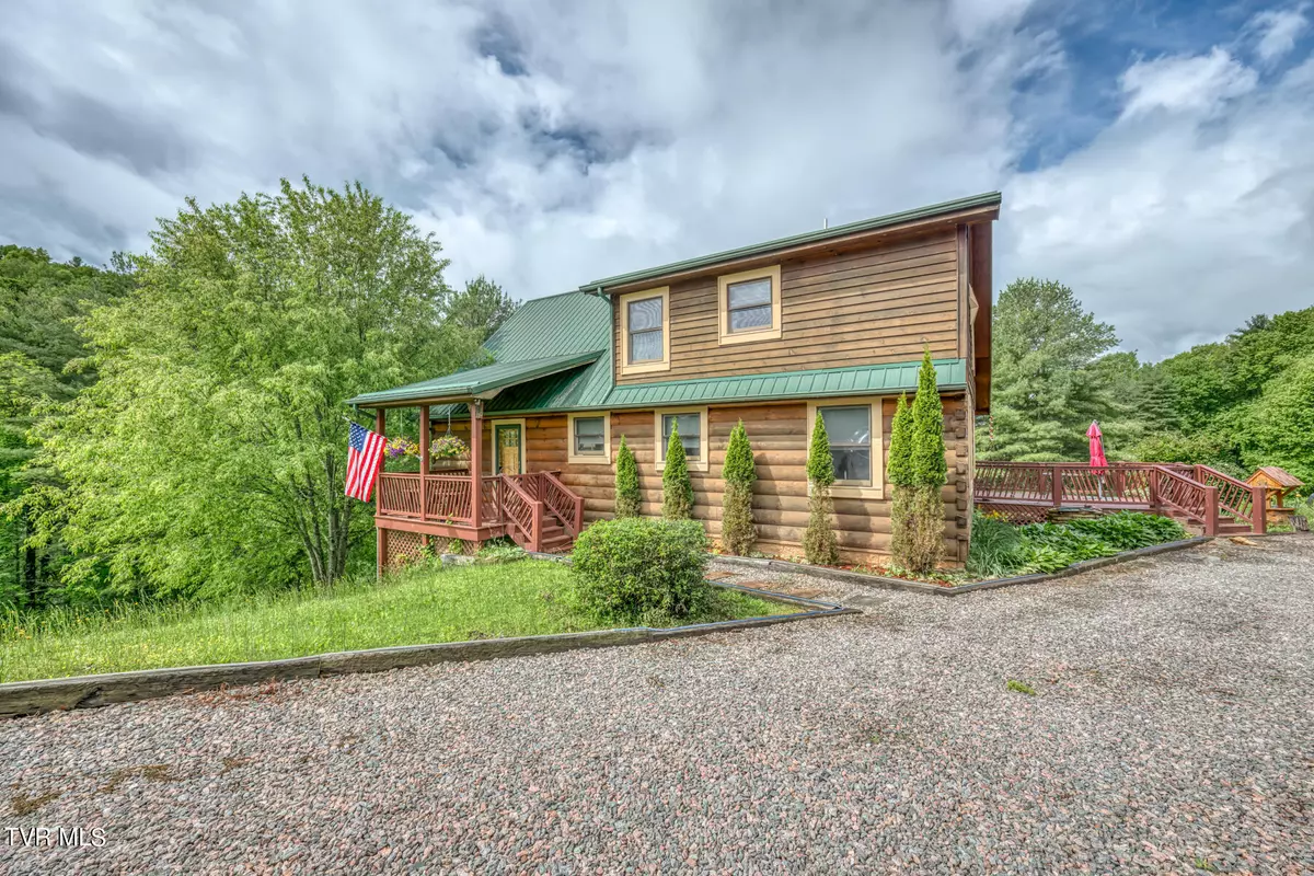 Mountain City, TN 37683,390 Laurelwood LN