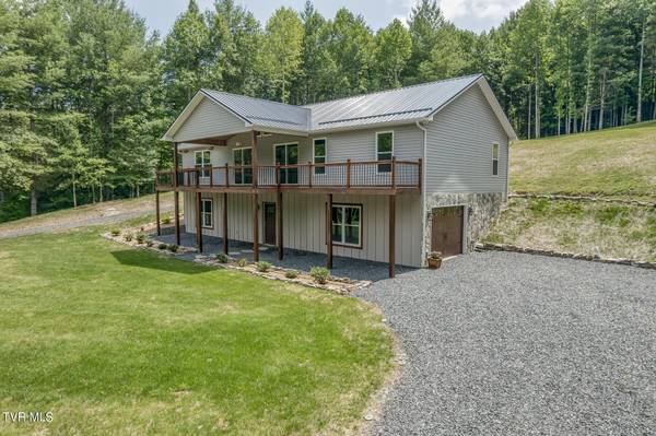 145 Mountain View LN,  Roan Mountain,  TN 37687