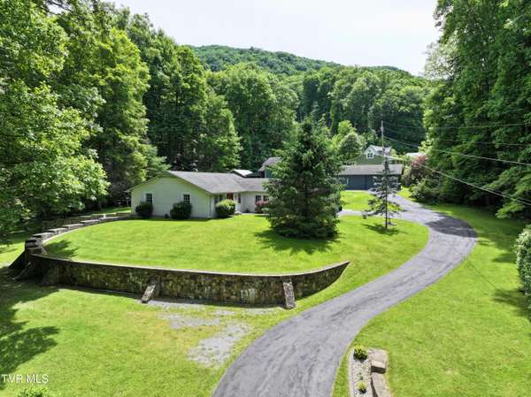 335 Ingram Branch RD, Roan Mountain, TN 37687