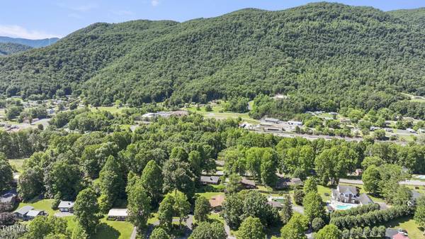 Big Stone Gap, VA 24219,1511 Mountain View AVE