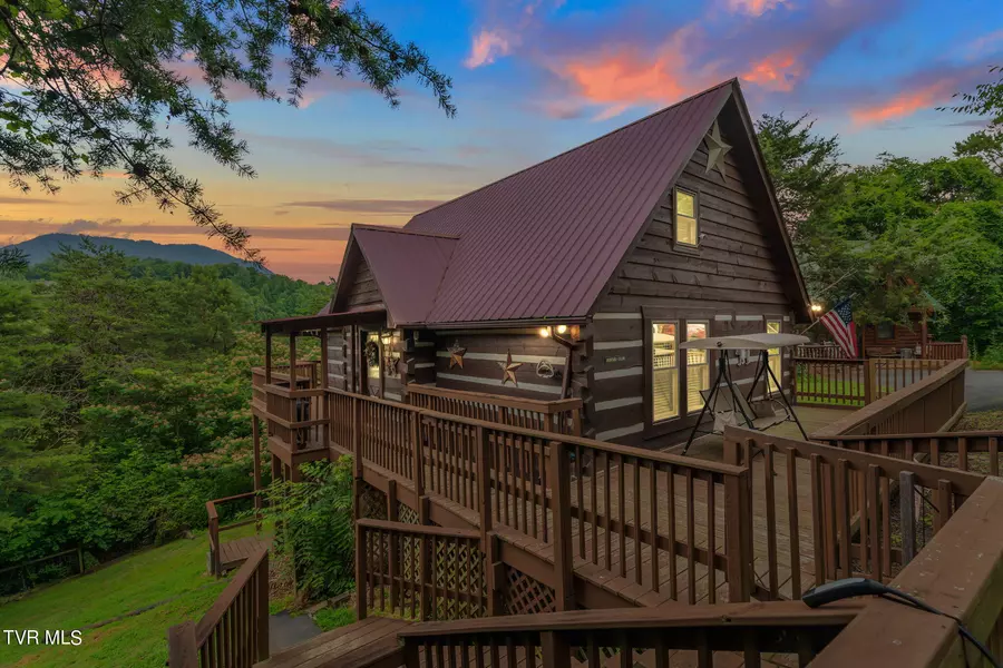 1483 Honey Oaks WAY, Sevierville, TN 37876