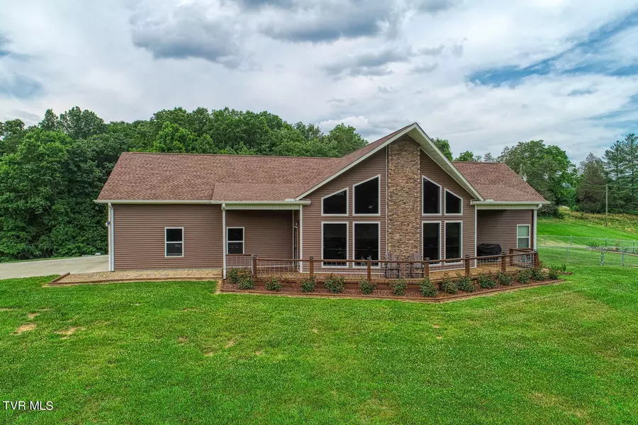 676 Berry RD, Bulls Gap, TN 37711