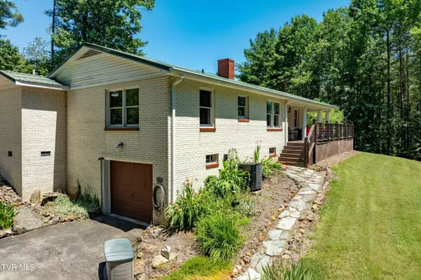 Mountain City, TN 37683,542 Rainbow RD