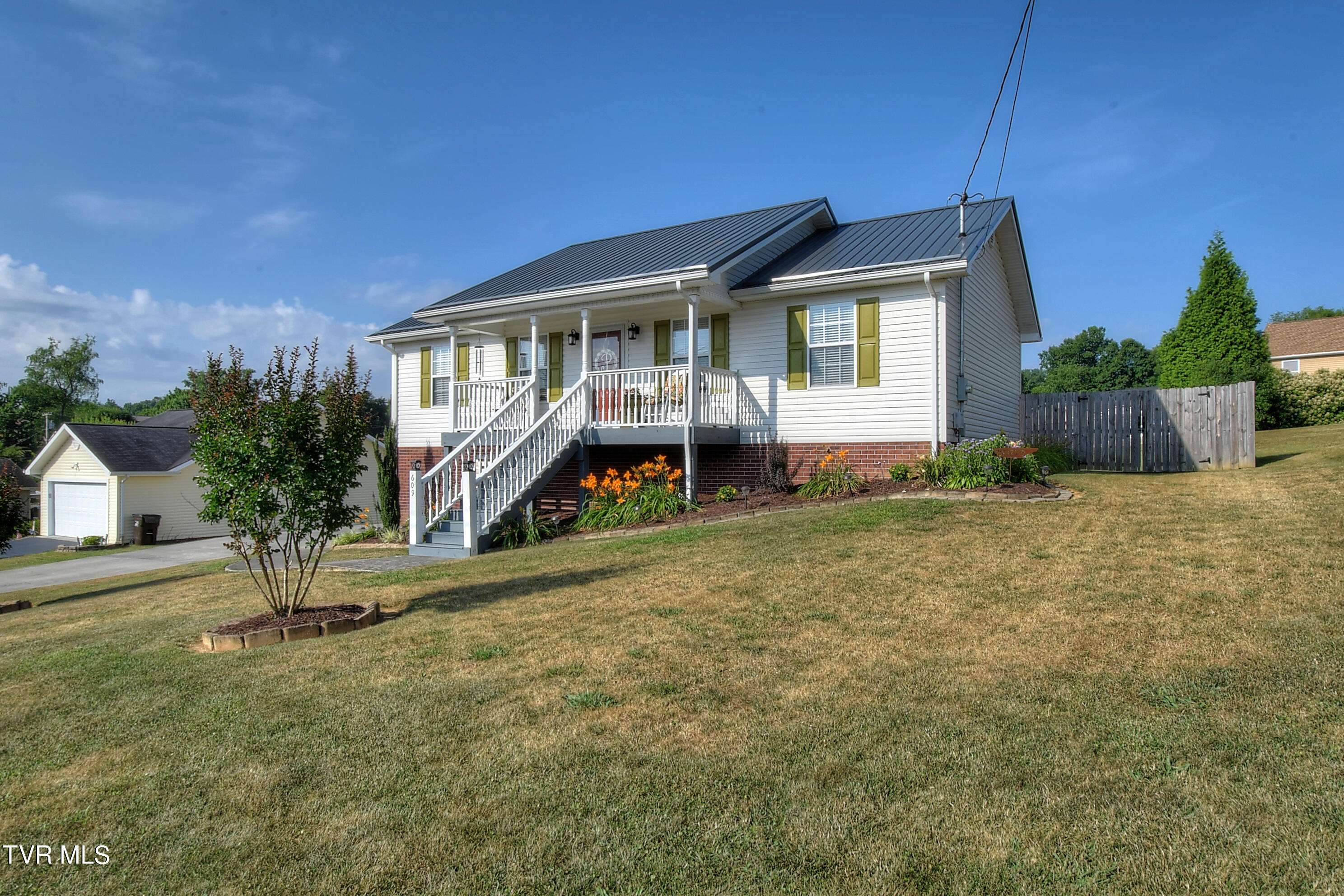 Piney Flats, TN 37686,609 Willow CT