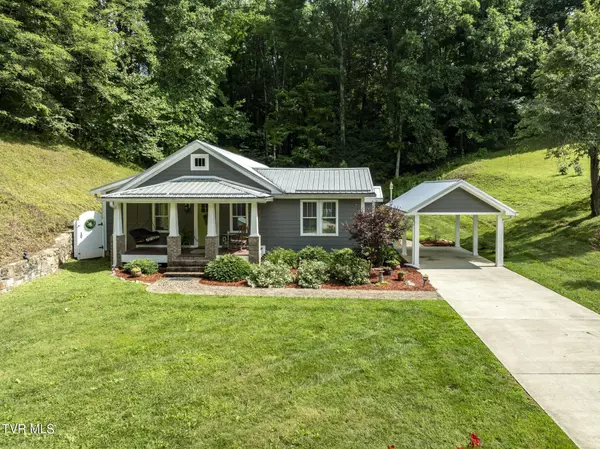 119 Suncrest DR, Roan Mountain, TN 37687