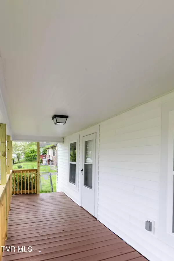 Elizabethton, TN 37643,729 Well ST