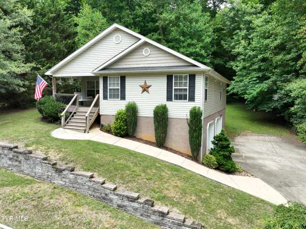 Johnson City, TN 37601,711 Lazywood DR