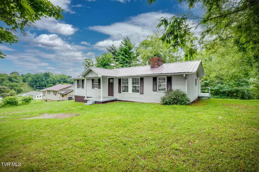 103 Whites Subdv RD, Cedar Bluff, VA 24609