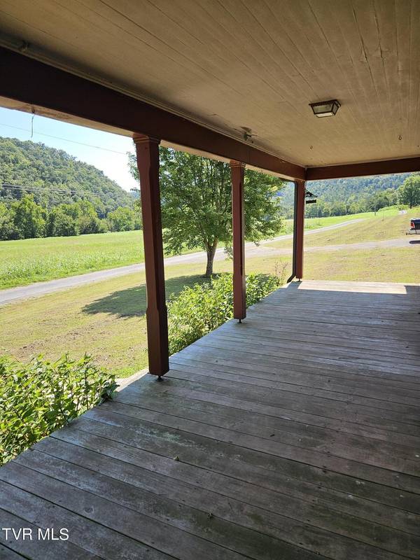 Sneedville, TN 37869,1752 Clinch River CIR