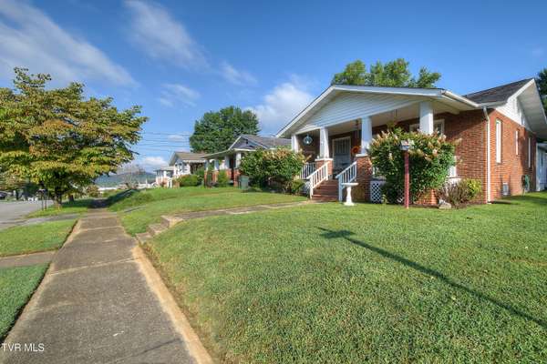 Elizabethton, TN 37643,601 D ST