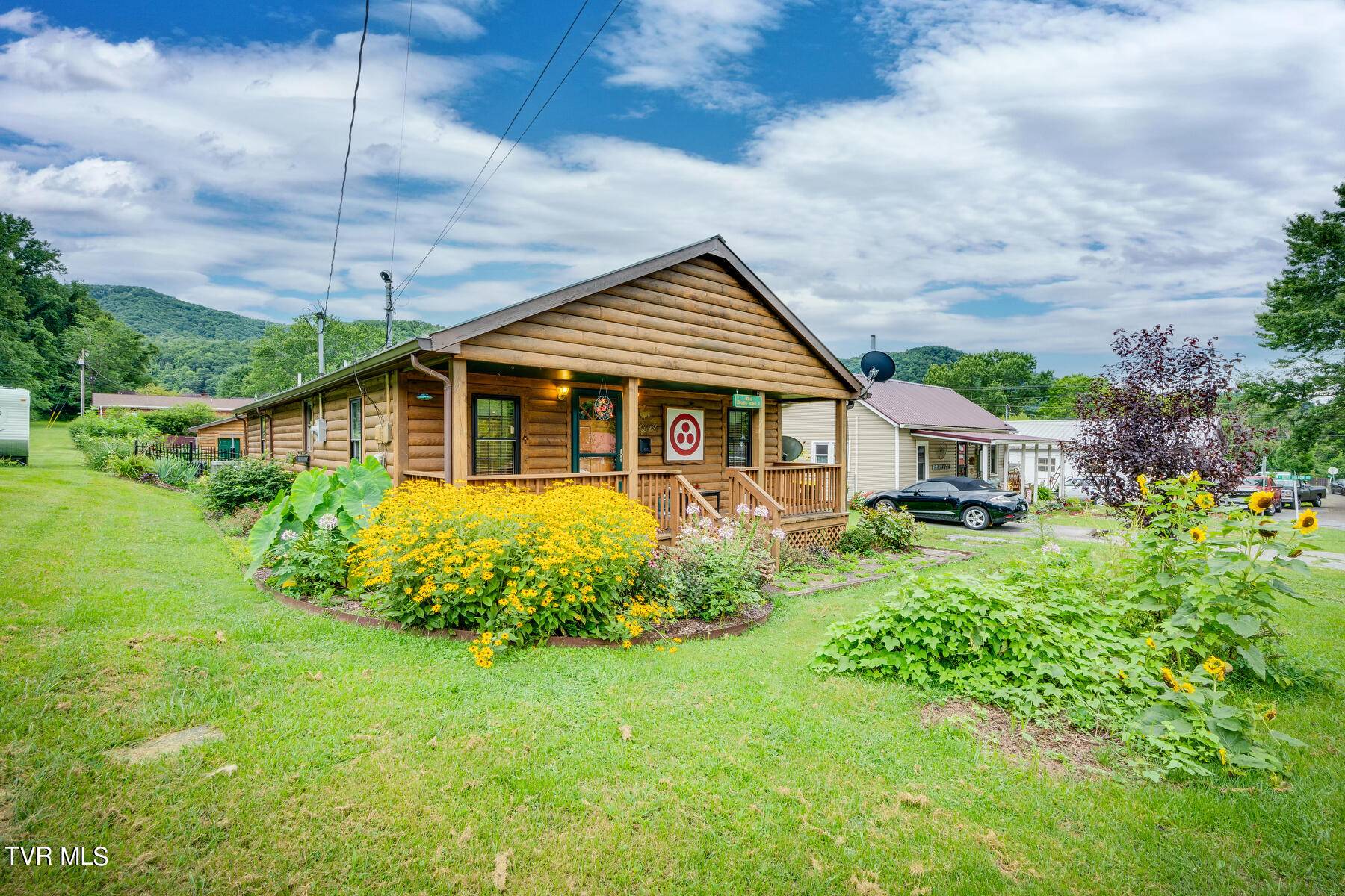 706 2nd ST,  Damascus,  VA 24236