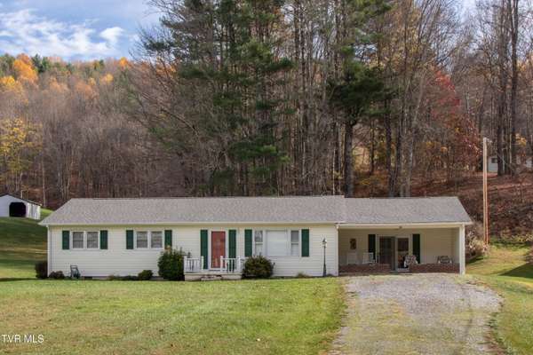 166 Ramblewood RD, Chilhowie, VA 24319