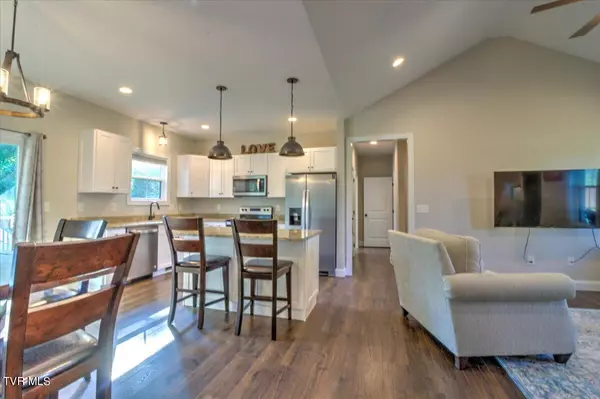 Johnson City, TN 37604,2115 Seminole DR